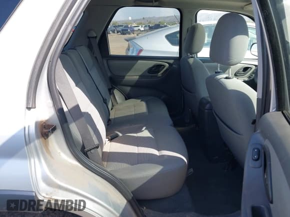 ✅ 2006 Ford Escape XLT • VIN: 1FMYU93106KB76667 • Lot: 41959732. Wystawiony na IAAI z przebiegiem 250 950 mil. Bezpłatny archiwum sprzedaży aukcyjnych z USA i szczegółowy raport historii pojazdu na DreamBid. Zdjęcie 8.