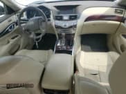 ✅ 2015 Infiniti Q70 • VIN: JN1BY1PR6FM832068 • Лот: 81022545. Опубликован ранее на Copart с пробегом 183 833 миль. Бесплатный доступ к архиву аукционных продаж из США и подробный отчёт об истории автомобиля на DreamBid. Изображение 8.