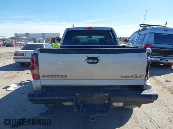 ✅ 2004 Chevrolet Silverado 2500HD LS • VIN: 1GCHC23U14F163344 • Лот: 41687719. Опубликован ранее на IAAI с пробегом Не указан. Бесплатный доступ к архиву аукционных продаж из США и подробный отчёт об истории автомобиля на DreamBid. Изображение 14.