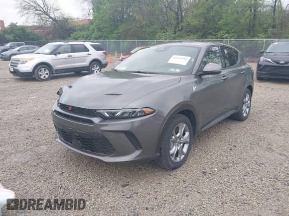 2024 Dodge Hornet R/T z VIN ZACPDFCW4R3A26752, wystawiony jako IAAI lot #42165840 z przebiegiem 26 374 mil mil oraz . Historia ofert i sprzedaży dostępna na DreamBid. Obrazek 2.