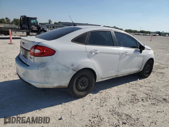 ✅ 2013 Ford Fiesta SE • VIN: 3FADP4BJ9DM167072 • Лот: 82545105. Опубликован ранее на Copart с пробегом 147 949 миль. Бесплатный доступ к архиву аукционных продаж из США и подробный отчёт об истории автомобиля на DreamBid. Изображение 3.