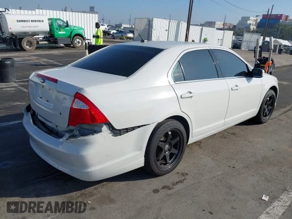 ✅ 2010 Ford Fusion SE • VIN: 3FAHP0HA4AR363047 • Lot: 43540676. Wystawiony na IAAI z przebiegiem 154 626 mil. Bezpłatny archiwum sprzedaży aukcyjnych z USA i szczegółowy raport historii pojazdu na DreamBid. Zdjęcie 4.