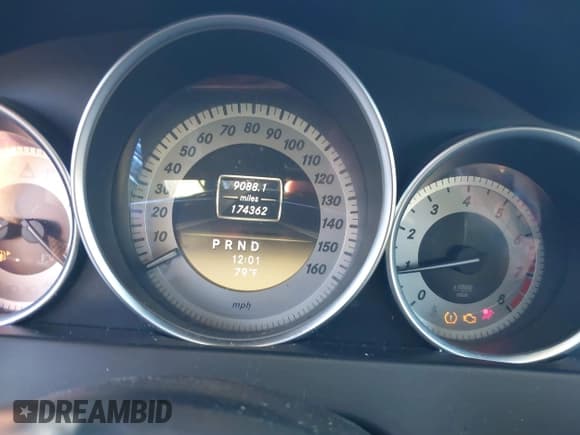 ✅ 2012 Mercedes-Benz C 250 • VIN: WDDGJ4HB1CF805053 • Lot: 43423501. Listed on IAAI with 174,362 mi. Free auction sales archive from the USA and detailed vehicle history report at DreamBid. Image 7.