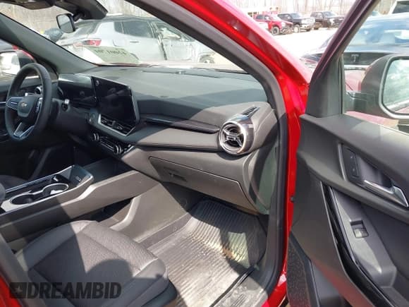 ✅ 2025 Chevrolet Equinox AWD LT • VIN: 3GNAXPEG4SL272871 • Lot: 42001704. Wystawiony na IAAI z przebiegiem 920 mil. Bezpłatny archiwum sprzedaży aukcyjnych z USA i szczegółowy raport historii pojazdu na DreamBid. Zdjęcie 5.