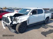 ✅ 2021 Toyota Tacoma SR • VIN: 5TFAX5GN2MX189827 • Lot: 43033956. Wystawiony na IAAI z przebiegiem 66 116 mil. Bezpłatny archiwum sprzedaży aukcyjnych z USA i szczegółowy raport historii pojazdu na DreamBid. Zdjęcie 2.