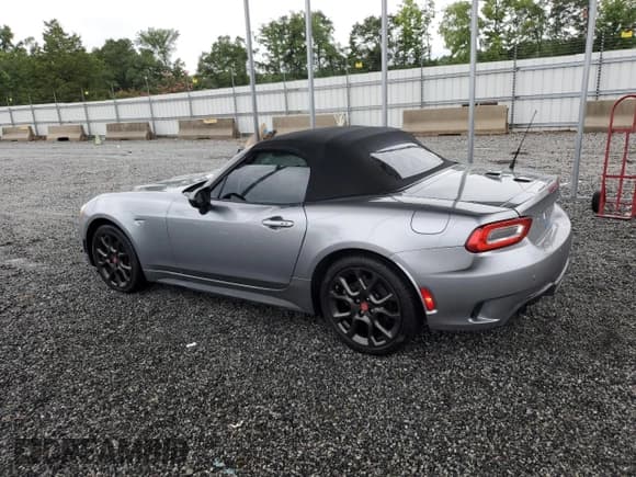✅ 2017 FIAT 124 Spider Lusso • VIN: JC1NFAEK7H0120746 • Лот: 67480185. Опубликован ранее на Copart с пробегом 62 713 миль. Бесплатный доступ к архиву аукционных продаж из США и подробный отчёт об истории автомобиля на DreamBid. Изображение 2.