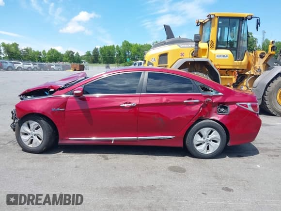 ✅ 2014 Hyundai Sonata Limited • VIN: KMHEC4A43EA116425 • Lot: 42198250. Wystawiony na IAAI z przebiegiem 118 558 mil. Bezpłatny archiwum sprzedaży aukcyjnych z USA i szczegółowy raport historii pojazdu na DreamBid. Zdjęcie 14.