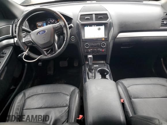 ✅ 2017 Ford Explorer XLT • VIN: 1FM5K8D83HGD51143 • Lot: 89840135. Wystawiony na Copart z przebiegiem 158 719 mil. Bezpłatny archiwum sprzedaży aukcyjnych z USA i szczegółowy raport historii pojazdu na DreamBid. Zdjęcie 8.