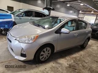✅ 2013 Toyota Prius Two • VIN: JTDKDTB35D1532592 • Лот: 90680905. Опубликован ранее на Copart с пробегом 173 392 миль. Бесплатный доступ к архиву аукционных продаж из США и подробный отчёт об истории автомобиля на DreamBid. Изображение 1.