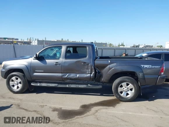 ✅ 2015 Toyota Tacoma PreRunner • VIN: 3TMKU4HN6FM044529 • Lot: 43031258. Listed on IAAI with 167,715 mi. Free auction sales archive from the USA and detailed vehicle history report at DreamBid. Image 14.