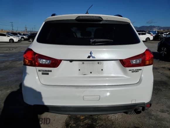 2013 Mitsubishi Outlander LE with VIN 4A4AP5AU0DE022676, listed as a Copart auction lot 86818835 with 221,484 mi miles and Salvage title. Bid and sale history available at DreamBid. Image 6.