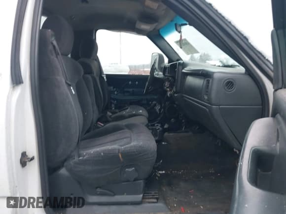 ✅ 2002 Chevrolet Silverado 2500HD LS • VIN: 1GCHK24U42E128110 • Lot: 43836246. Wystawiony na IAAI z przebiegiem Nie podano. Bezpłatny archiwum sprzedaży aukcyjnych z USA i szczegółowy raport historii pojazdu na DreamBid. Zdjęcie 5.