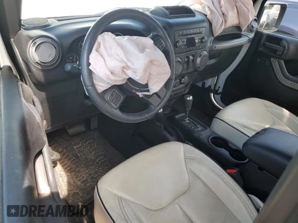 ✅ 2016 Jeep Wrangler Black Bear • VIN: 1C4AJWAG1GL107776 • Lot: 65367045. Wystawiony na Copart z przebiegiem 56 180 mil. Bezpłatny archiwum sprzedaży aukcyjnych z USA i szczegółowy raport historii pojazdu na DreamBid. Zdjęcie 8.