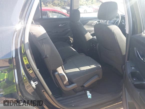 ✅ 2018 Chevrolet Traverse LS • VIN: 1GNEVFKW3JJ111155 • Lot: 43103902. Wystawiony na IAAI z przebiegiem 121 285 mil. Bezpłatny archiwum sprzedaży aukcyjnych z USA i szczegółowy raport historii pojazdu na DreamBid. Zdjęcie 8.