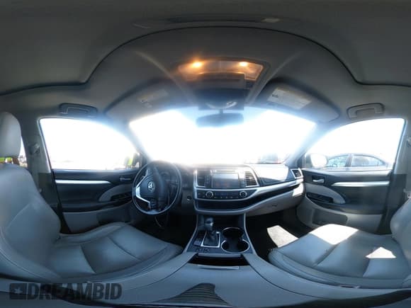 ✅ 2014 Toyota Highlander XLE • VIN: 5TDKKRFH2ES012059 • Lot: 42887594. Wystawiony na IAAI z przebiegiem 142 169 mil. Bezpłatny archiwum sprzedaży aukcyjnych z USA i szczegółowy raport historii pojazdu na DreamBid. Zdjęcie 18.