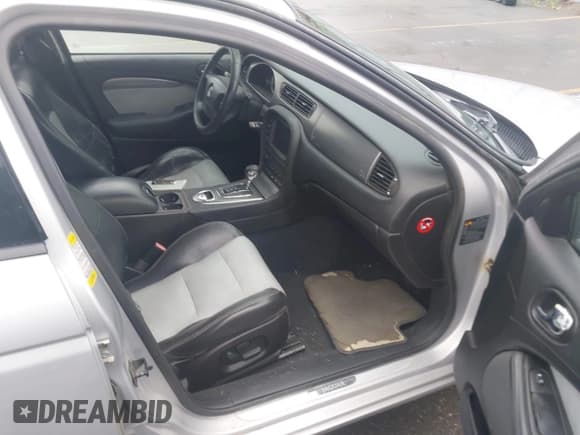 ✅ 2005 Jaguar S-Type • VIN: SAJWA03V451N24124 • Lot: 42062179. Listed on IAAI with 286,268 mi. Free auction sales archive from the USA and detailed vehicle history report at DreamBid. Image 5.