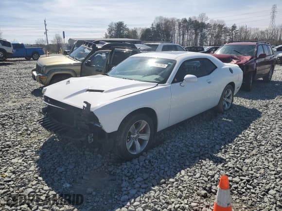 ✅ 2018 Dodge Challenger SXT Plus • VIN: 2C3CDZAG6JH286780 • Lot: 43692323. Wystawiony na Copart z przebiegiem 73 723 mil. Bezpłatny archiwum sprzedaży aukcyjnych z USA i szczegółowy raport historii pojazdu na DreamBid. Zdjęcie 1.