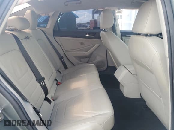 ✅ 2019 Volkswagen Jetta SEL Premium • VIN: 3VWG57BU7KM052070 • Лот: 89871125. Опубликован ранее на Copart с пробегом 133 741 миль. Бесплатный доступ к архиву аукционных продаж из США и подробный отчёт об истории автомобиля на DreamBid. Изображение 10.