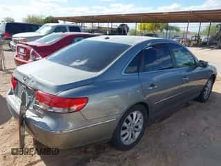 2008 Hyundai Azera Limited с VIN KMHFC46F98A332122, выставлен на аукционе IAAI как лот 42039825 с пробегом 376 625 миль миль и . История ставок и продаж доступна на DreamBid. Изображение 4.