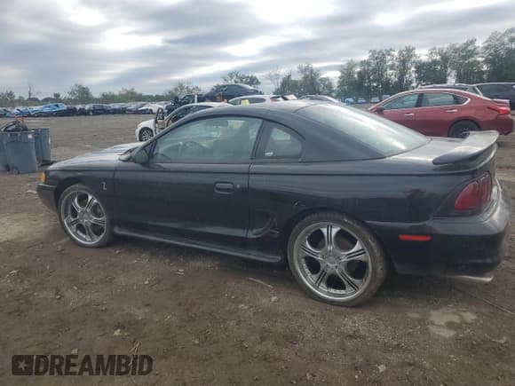 ✅ 1997 Ford Mustang Cobra • VIN: 1FALP47V3VF101383 • Lot: 86701775. Wystawiony na Copart z przebiegiem 134 725 mil. Bezpłatny archiwum sprzedaży aukcyjnych z USA i szczegółowy raport historii pojazdu na DreamBid. Zdjęcie 2.
