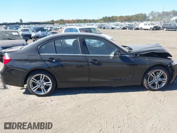 ✅ 2018 BMW 3 Series 330i xDrive • VIN: WBA8D9C5XJEM33068 • Лот: 40640558. Опубликован ранее на IAAI с пробегом 53 556 миль. Бесплатный доступ к архиву аукционных продаж из США и подробный отчёт об истории автомобиля на DreamBid. Изображение 13.