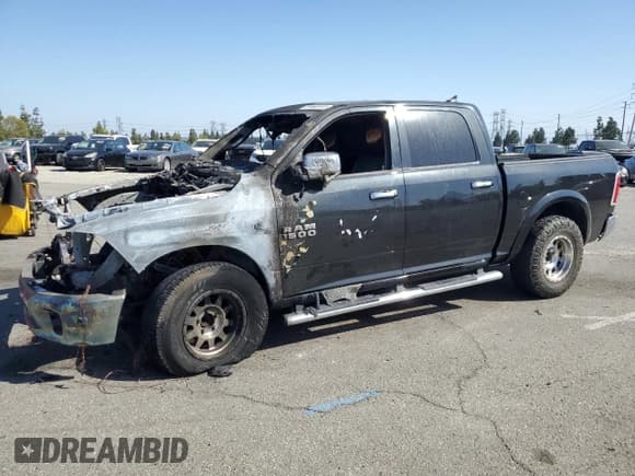 ✅ 2015 Ram 1500 Laramie • VIN: 1C6RR6NM9FS623410 • Lot: 61680915. Wystawiony na Copart z przebiegiem Nie podano. Bezpłatny archiwum sprzedaży aukcyjnych z USA i szczegółowy raport historii pojazdu na DreamBid. Zdjęcie 1.