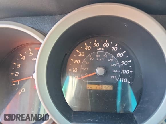 ✅ 2008 Toyota 4Runner SR5 • VIN: JTEBU14R58K011664 • Лот: 86193965. Опубликован ранее на Copart с пробегом 178 429 миль. Бесплатный доступ к архиву аукционных продаж из США и подробный отчёт об истории автомобиля на DreamBid. Изображение 9.