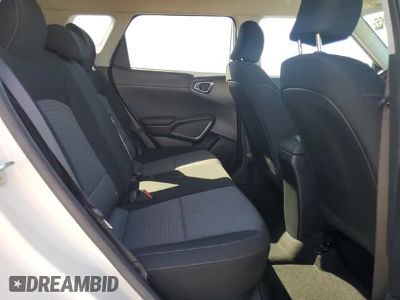 ✅ 2021 Kia Soul S • VIN: KNDJ23AU4M7133536 • Lot: 81904185. Wystawiony na Copart z przebiegiem 29 316 mil. Bezpłatny archiwum sprzedaży aukcyjnych z USA i szczegółowy raport historii pojazdu na DreamBid. Zdjęcie 10.