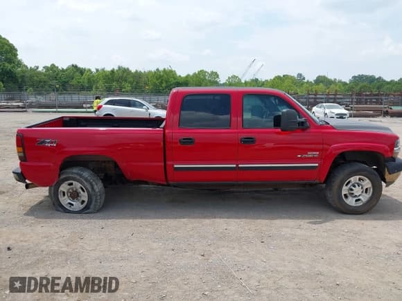 ✅ 2002 Chevrolet Silverado 2500HD LS • VIN: 1GCHK23102F188130 • Лот: 42413127. Опубликован ранее на IAAI с пробегом 218 412 миль. Бесплатный доступ к архиву аукционных продаж из США и подробный отчёт об истории автомобиля на DreamBid. Изображение 12.