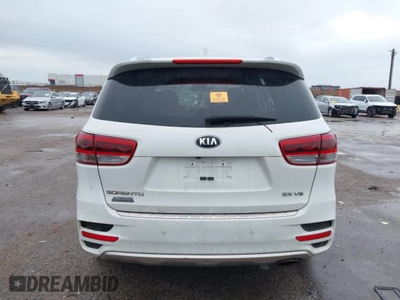 ✅ 2018 Kia Sorento SX Limited • VIN: 5XYPKDA58JG384521 • Lot: 41903823. Wystawiony na IAAI z przebiegiem Nie podano. Bezpłatny archiwum sprzedaży aukcyjnych z USA i szczegółowy raport historii pojazdu na DreamBid. Zdjęcie 16.