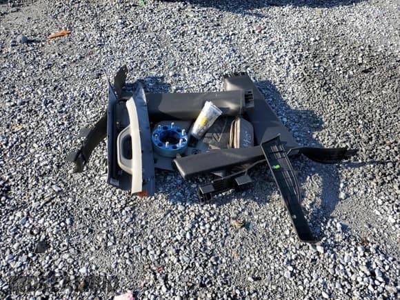 ✅ 2020 Chevrolet Silverado 1500 RST • VIN: 3GCUYEETXLG297479 • Лот: 81387915. Опубликован ранее на Copart с пробегом Не указан. Бесплатный доступ к архиву аукционных продаж из США и подробный отчёт об истории автомобиля на DreamBid. Изображение 12.