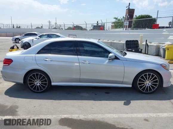 ✅ 2015 Mercedes-Benz E 350 Sport • VIN: WDDHF5KB2FB158632 • Lot: 43100460. Listed on IAAI with 148,531 mi. Free auction sales archive from the USA and detailed vehicle history report at DreamBid. Image 13.
