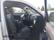 ✅ 2017 Chevrolet Silverado 1500 LT • VIN: 1GCVKREC9HZ267541 • Lot: 43334191. Wystawiony na IAAI z przebiegiem 192 018 mil. Bezpłatny archiwum sprzedaży aukcyjnych z USA i szczegółowy raport historii pojazdu na DreamBid. Zdjęcie 5.