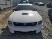 ✅ 2008 Ford Mustang GT Deluxe • VIN: 1ZVHT82H185142185 • Lot: 90108635. Wystawiony na Copart z przebiegiem 107 068 mil. Bezpłatny archiwum sprzedaży aukcyjnych z USA i szczegółowy raport historii pojazdu na DreamBid. Zdjęcie 5.