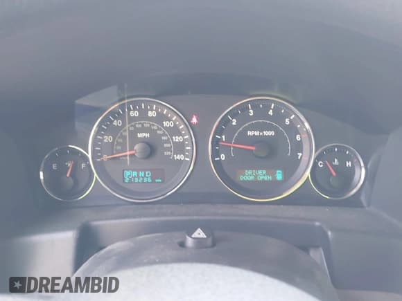 ✅ 2007 Jeep Commander Sport • VIN: 1J8HH48KX7C548033 • Lot: 42555217. Wystawiony na IAAI z przebiegiem 213 236 mil. Bezpłatny archiwum sprzedaży aukcyjnych z USA i szczegółowy raport historii pojazdu na DreamBid. Zdjęcie 7.