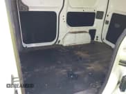 ✅ 2018 Nissan NV200 S • VIN: 3N6CM0KN8JK701483 • Lot: 40394103. Wystawiony na IAAI z przebiegiem 95 566 mil. Bezpłatny archiwum sprzedaży aukcyjnych z USA i szczegółowy raport historii pojazdu na DreamBid. Zdjęcie 8.