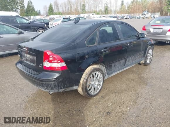 ✅ 2007 Volvo S40 2.5L Turbo • VIN: YV1MH682272279463 • Lot: 41623647. Listed on IAAI with 146,722 mi. Free auction sales archive from the USA and detailed vehicle history report at DreamBid. Image 4.