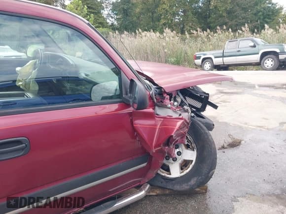 ✅ 2004 Chevrolet Silverado 1500 LS • VIN: 1GCEK19T34E275843 • Lot: 43444299. Wystawiony na IAAI z przebiegiem 162 652 mil. Bezpłatny archiwum sprzedaży aukcyjnych z USA i szczegółowy raport historii pojazdu na DreamBid. Zdjęcie 6.