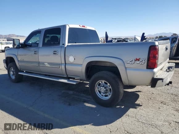 ✅ 2006 Chevrolet Silverado 2500HD LT2 • VIN: 1GCHK23D46F200540 • Lot: 47072885. Wystawiony na Copart z przebiegiem 160 542 mil. Bezpłatny archiwum sprzedaży aukcyjnych z USA i szczegółowy raport historii pojazdu na DreamBid. Zdjęcie 2.
