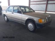 ✅ 1988 Mercedes-Benz 190 • VIN: WDBDA28D6JF409683 • Лот: 43101108. Опубликован ранее на IAAI с пробегом 179 668 миль. Бесплатный доступ к архиву аукционных продаж из США и подробный отчёт об истории автомобиля на DreamBid. Изображение 1.