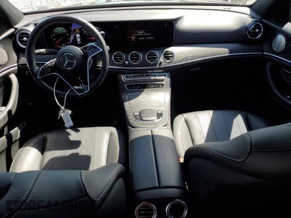 ✅ 2023 Mercedes-Benz E 350 • VIN: W1KZF8DB7PB124707 • Lot: 52352785. Wystawiony na Copart z przebiegiem 29 139 mil. Bezpłatny archiwum sprzedaży aukcyjnych z USA i szczegółowy raport historii pojazdu na DreamBid. Zdjęcie 8.