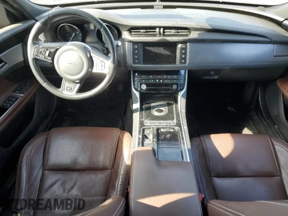 ✅ 2016 Jaguar XF 35t R-Sport • VIN: SAJBF4BV3GCY04813 • Lot: 53824355. Listed on Copart with 73,997 mi. Free auction sales archive from the USA and detailed vehicle history report at DreamBid. Image 8.