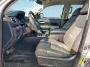 ✅ 2016 Toyota Tundra SR5 • VIN: 5TFEM5F10GX095345 • Лот: 57306675. Опубликован ранее на Copart с пробегом 159 608 миль. Бесплатный доступ к архиву аукционных продаж из США и подробный отчёт об истории автомобиля на DreamBid. Изображение 7.