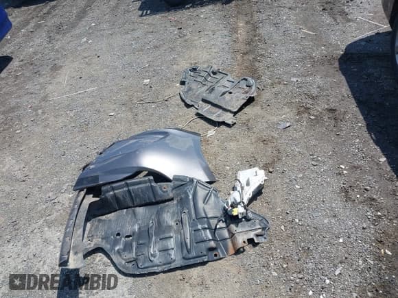 ✅ 2015 Toyota Camry XSE • VIN: 4T1BK1FK4FU560800 • Лот: 42374801. Опубликован ранее на IAAI с пробегом 59 690 миль. Бесплатный доступ к архиву аукционных продаж из США и подробный отчёт об истории автомобиля на DreamBid. Изображение 12.