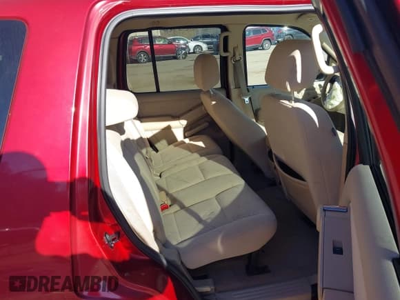 ✅ 2006 Ford Explorer XLS • VIN: 1FMEU72E56UA25727 • Lot: 40819312. Wystawiony na IAAI z przebiegiem 199 740 mil. Bezpłatny archiwum sprzedaży aukcyjnych z USA i szczegółowy raport historii pojazdu na DreamBid. Zdjęcie 8.