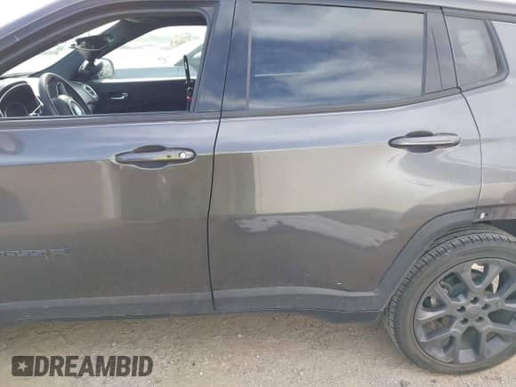 2021 Jeep Compass 80th Anniversary z VIN 3C4NJCEB0MT604218, wystawiony jako IAAI lot #42316107 z przebiegiem 73 743 mil mil oraz . Historia ofert i sprzedaży dostępna na DreamBid. Obrazek 14.