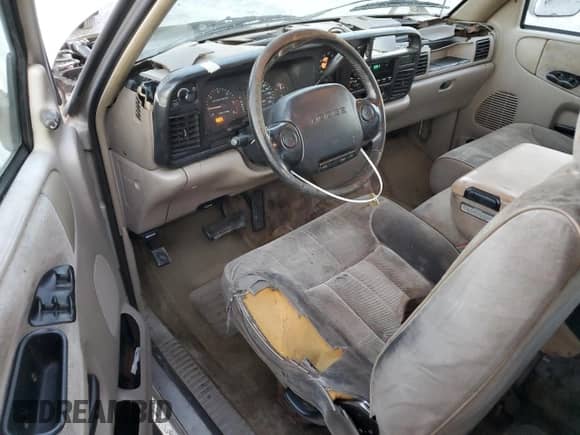 1996 Dodge 1500 с VIN 3B7HC13Y8TG197971, выставлен на аукционе Copart как лот 82565154 с пробегом 248 833 миль миль и Списание • Salvage title. История ставок и продаж доступна на DreamBid. Изображение 8.