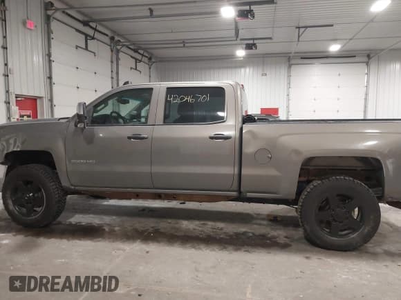 ✅ 2017 Chevrolet Silverado 2500HD Work Truck • VIN: 1GC1KUEG0HF128856 • Lot: 42046701. Listed on IAAI with 200,705 mi. Free auction sales archive from the USA and detailed vehicle history report at DreamBid. Image 15.