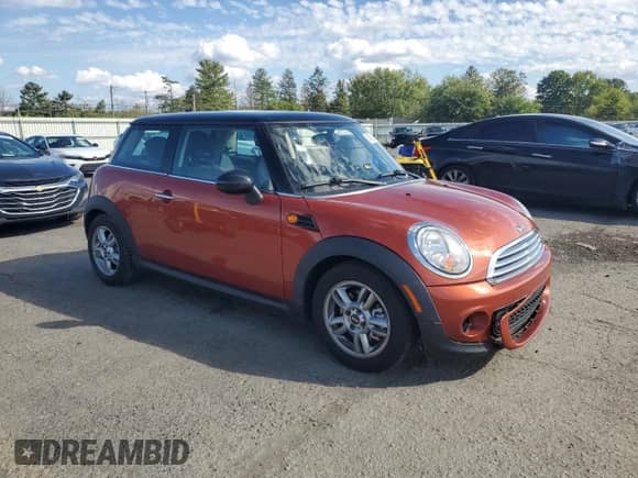 2012 MINI Hardtop с VIN WMWSU3C5XCT369762, выставлен на аукционе Copart как лот 84535095 с пробегом 59 935 миль миль и Списание • Salvage title. История ставок и продаж доступна на DreamBid. Изображение 4.