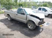 ✅ 2002 GMC Sonoma SLS • VIN: 1GTCS14W528212960 • Лот: 42658195. Опубликован ранее на IAAI с пробегом 189 885 миль. Бесплатный доступ к архиву аукционных продаж из США и подробный отчёт об истории автомобиля на DreamBid. Изображение 1.